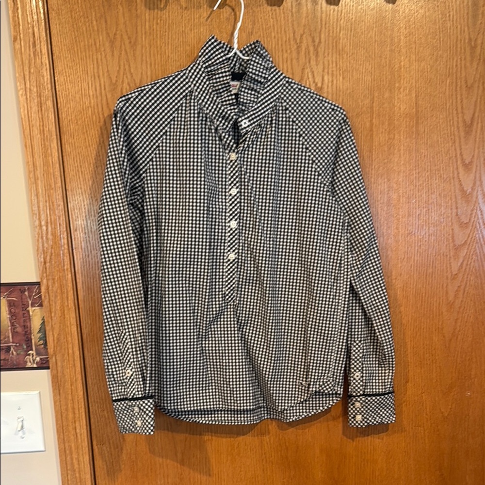 Vineyard Vines Black and White Casual Button Down Shirt